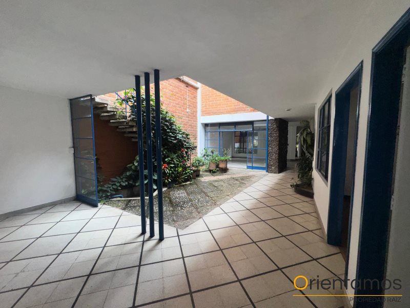 Casa-local disponible para el arriendo en Medellín el codigo es 20675 foto numero 2