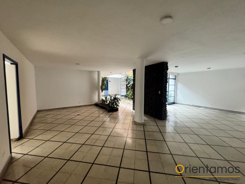 Casa-local disponible para el arriendo en Medellín el codigo es 20675 foto numero 4