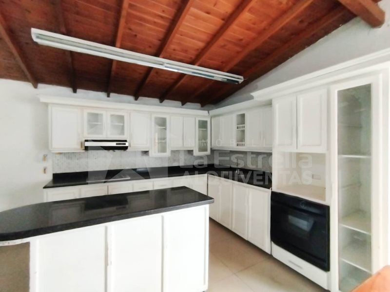 Casa en arriendo en BELEN ROSALES, 230 m², 4 alcobas, 2 baños