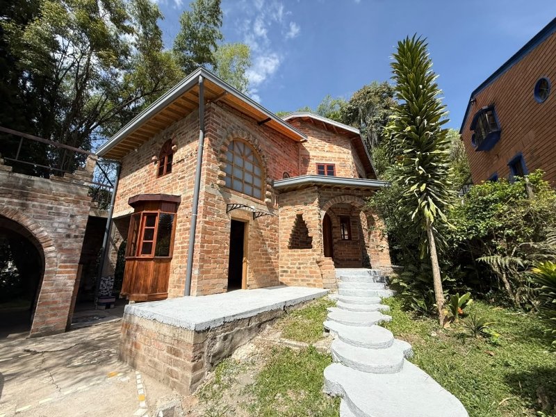 Casa en venta en LA ESTRELLA, 634 m², 4 alcobas, 4 baños