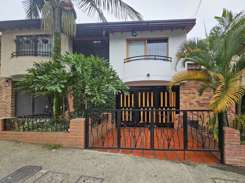 Casa en venta en LA ESTRELLA, 114 m², 3 alcobas, 3 baños