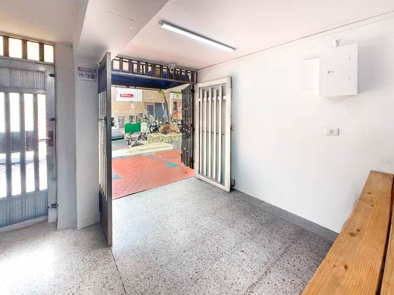 Local en venta en SURAMERICANA, 81 m², 1 baño