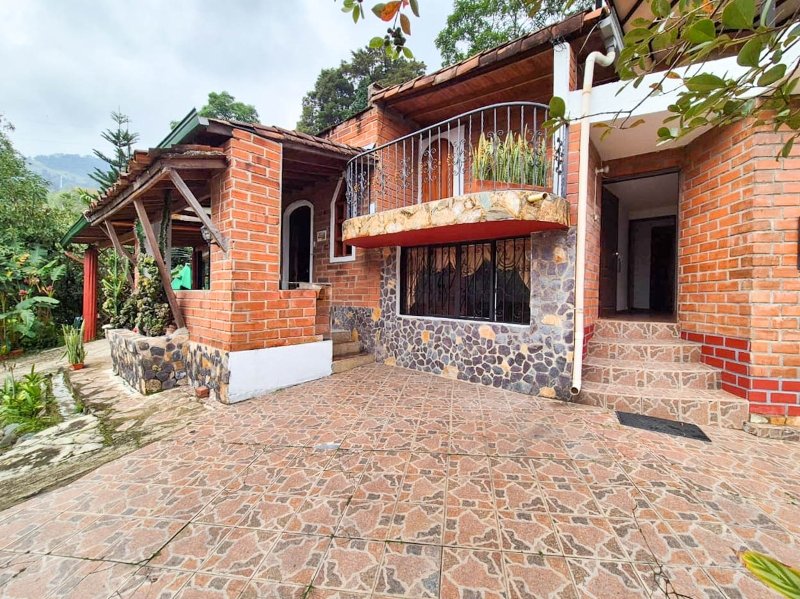 Casa-Finca en arriendo en LA ESTRELLA, 1700 m², 6 alcobas, 5 baños