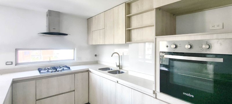Apartamento en arriendo en LAURELES, 85 m², 2 alcobas, 3 baños