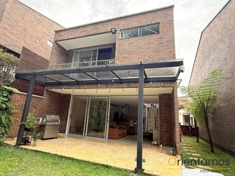 Casa para la venta en Envigado - San Lucas el codigo es 21088 foto numero 8