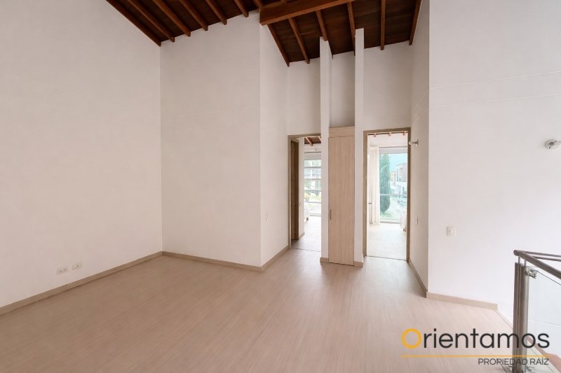 Casa para la venta en Envigado - San Lucas el codigo es 21088 foto numero 12