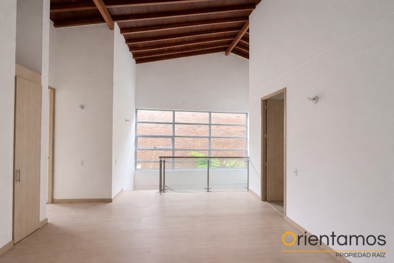 Casa para la venta en Envigado - San Lucas el codigo es 21088 foto numero 19