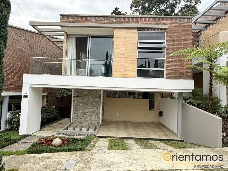 Casa para la venta en Envigado - San Lucas el codigo es 21088 foto numero 2