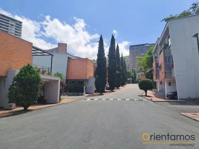 Casa disponible para el arriendo en Medellín el codigo es 21515 foto numero 2