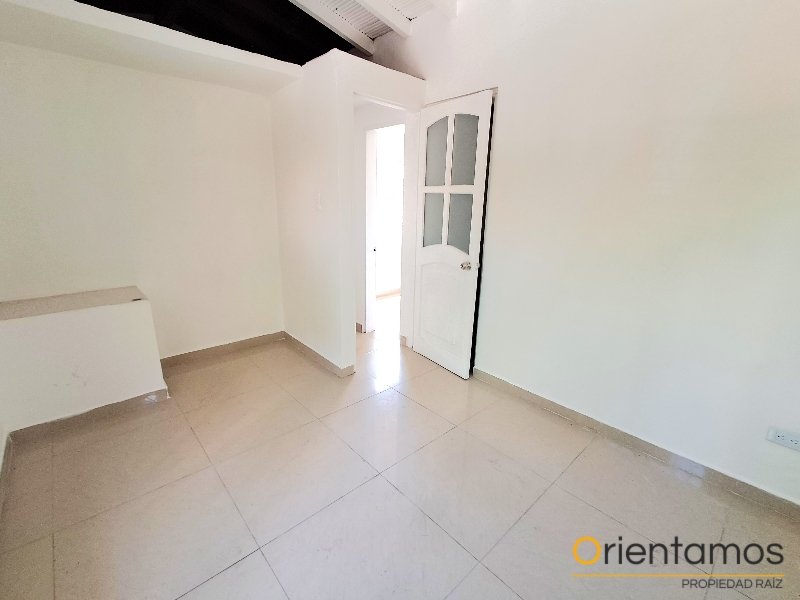 Casa-local disponible para el arriendo en Medellín el codigo es 21471 foto numero 3