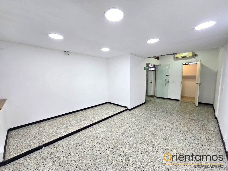 Oficina disponible para el arriendo en Envigado el codigo es 21524 foto numero 2