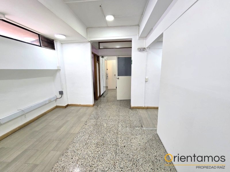 Oficina disponible para el arriendo en Envigado el codigo es 21524 foto numero 4