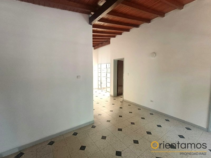 Casa-local disponible para el arriendo en Medellín el codigo es 21521 foto numero 3