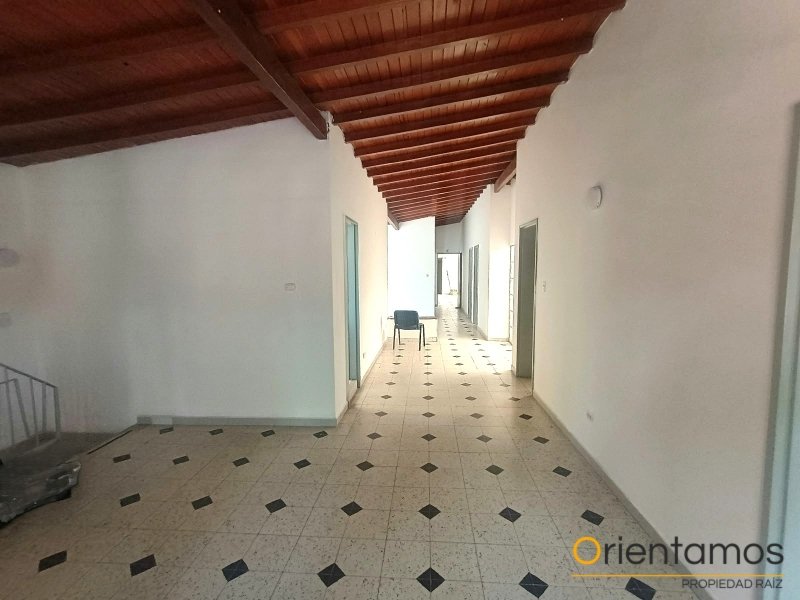 Casa-local disponible para el arriendo en Medellín el codigo es 21521 foto numero 2