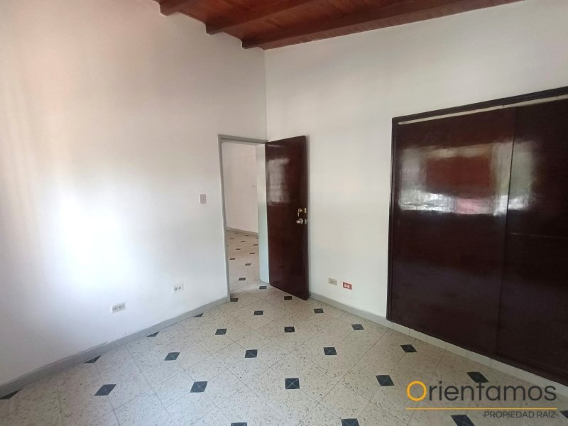 Casa-local disponible para el arriendo en Medellín el codigo es 21521 foto numero 4