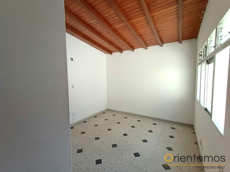 Casa-local disponible para el arriendo en Medellín el codigo es 21521 foto numero 8