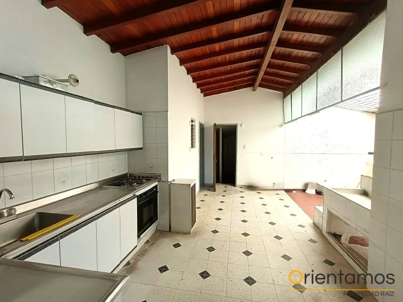 Casa-local disponible para el arriendo en Medellín el codigo es 21521 foto numero 12