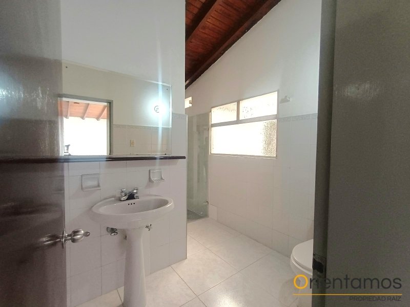 Casa-local disponible para el arriendo en Medellín el codigo es 21521 foto numero 14