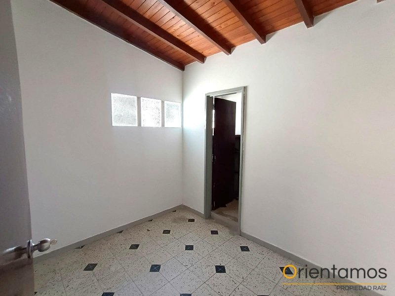 Casa-local disponible para el arriendo en Medellín el codigo es 21521 foto numero 16