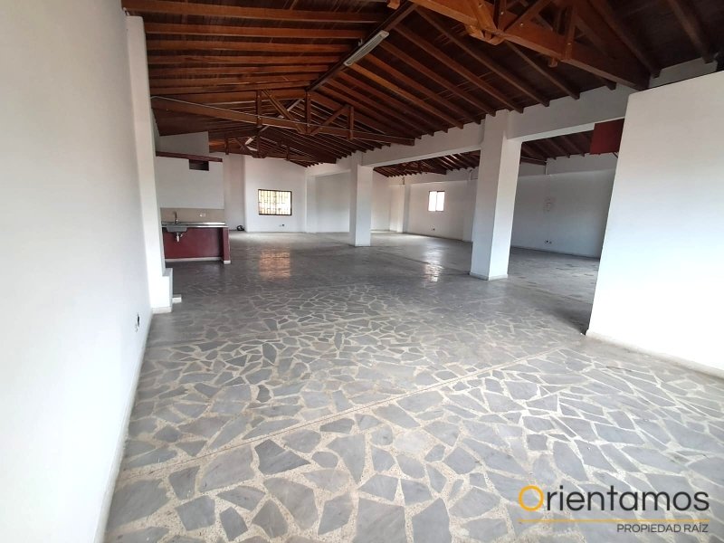 Bodega para el arriendo en Medellín - Caribe el codigo es 21520 foto numero 3