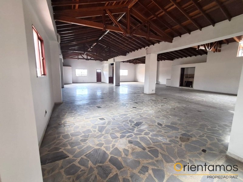Bodega para el arriendo en Medellín - Caribe el codigo es 21520 foto numero 4