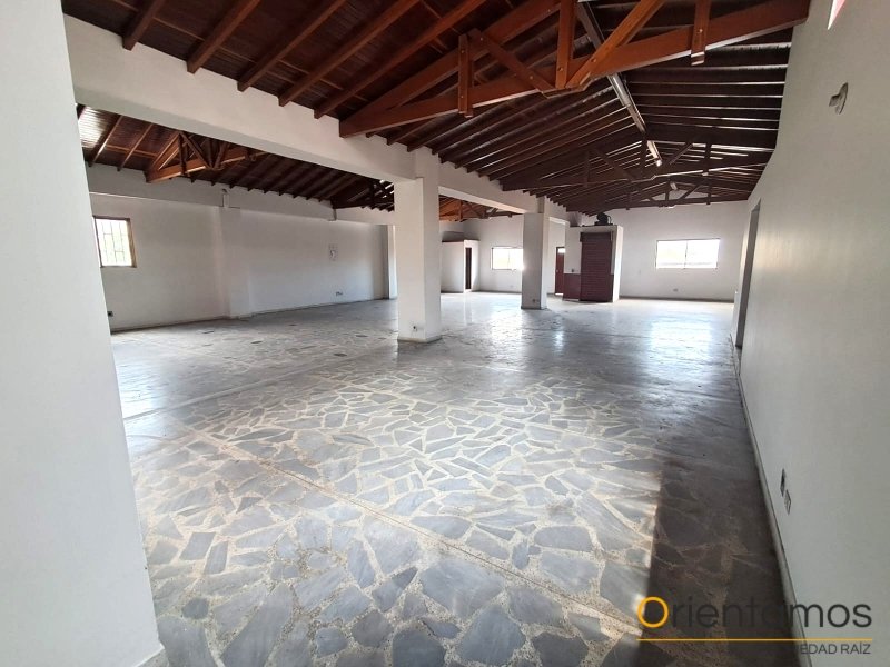 Bodega para el arriendo en Medellín - Caribe el codigo es 21520 foto numero 2