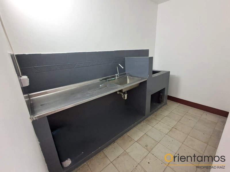 Bodega para el arriendo en Medellín - Caribe el codigo es 11648 foto numero 7