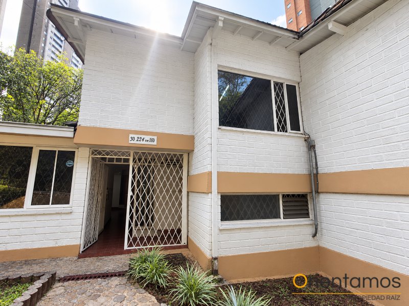 Casa-local disponible para el arriendo en Medellín el codigo es 21620 foto numero 3
