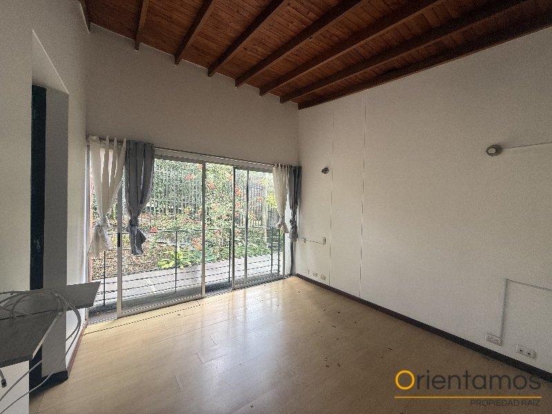 Casa disponible para venta o arriendo en Medellín el codigo es 21645 foto numero 3