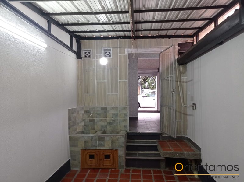 Casa-local disponible para el arriendo en Envigado el codigo es 20777 foto numero 3