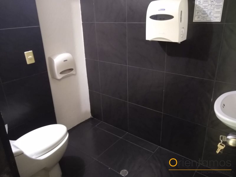 Casa-local disponible para el arriendo en Medellín el codigo es 16182 foto numero 12