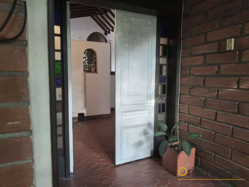 Casa-local disponible para el arriendo en Medellín el codigo es 20673 foto numero 2