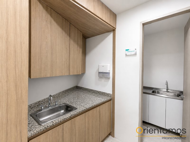 Oficina-Local disponible para el arriendo en Medellín el codigo es 21363 foto numero 12