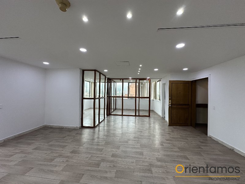 Oficina disponible para el arriendo en Medellín el codigo es 5593 foto numero 3