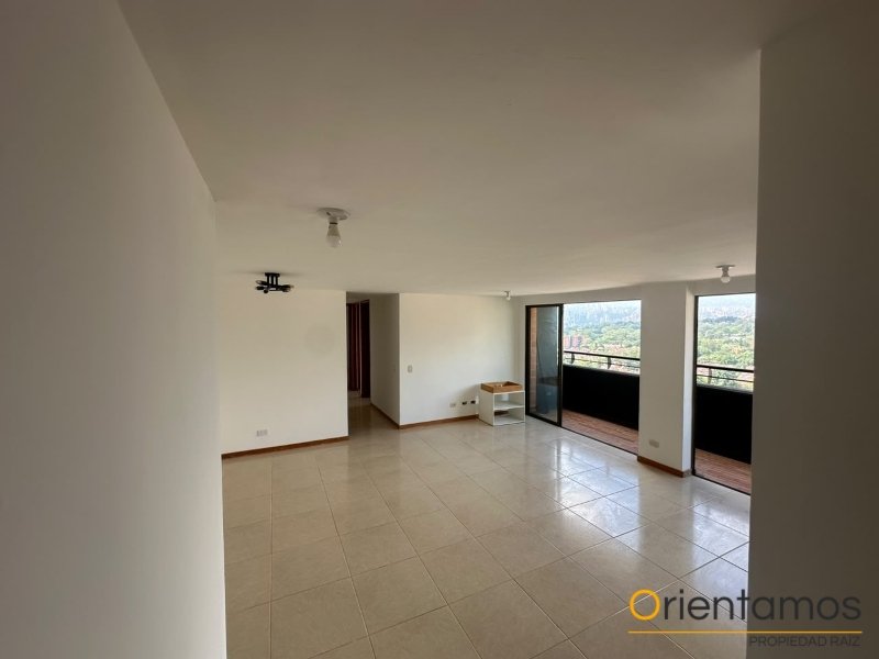 Apartamento disponible para el arriendo en Medellín el codigo es 21297 foto numero 3