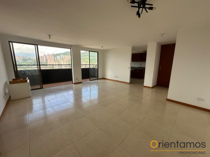 Apartamento disponible para el arriendo en Medellín el codigo es 21297 foto numero 2