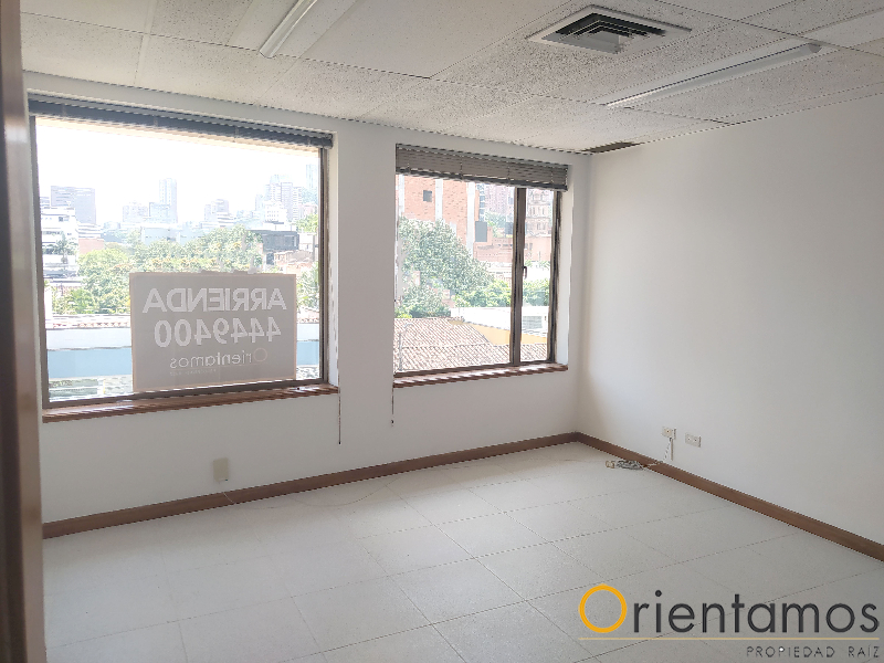 Oficina disponible para el arriendo en Medellín el codigo es 17405 foto numero 2