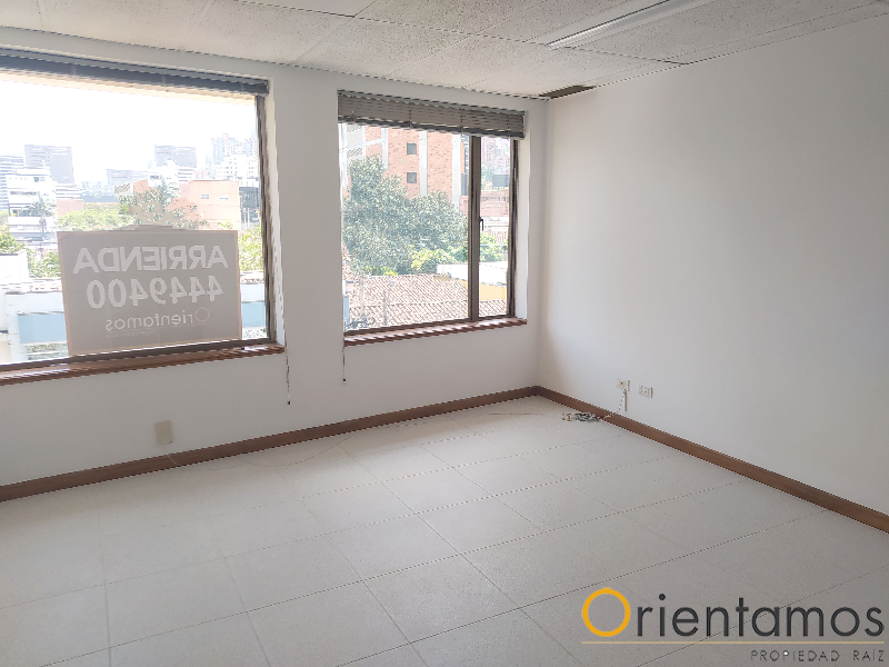 Oficina disponible para el arriendo en Medellín el codigo es 17405 foto numero 3