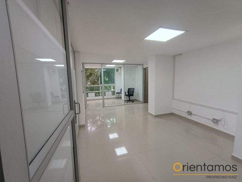 Oficina disponible para el arriendo en Medellín el codigo es 21327 foto numero 3