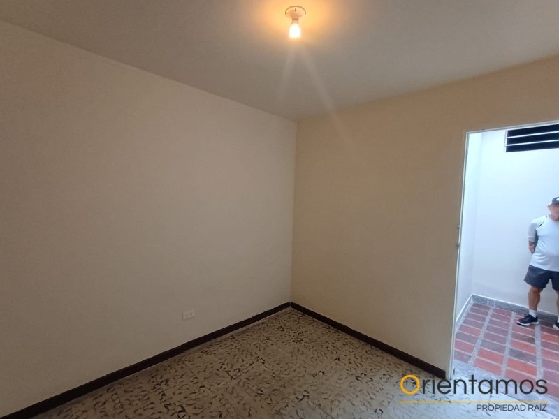 Casa-local disponible para el arriendo en Medellín el codigo es 21298 foto numero 5