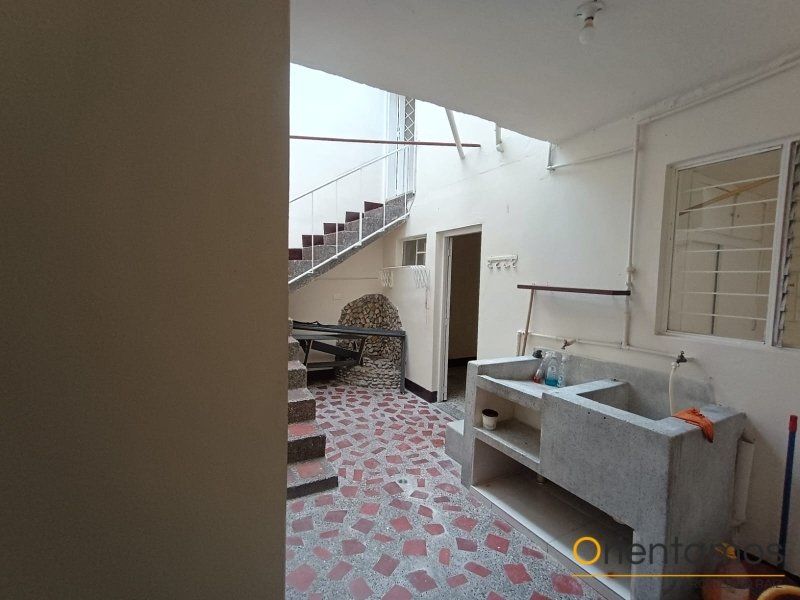 Casa-local disponible para el arriendo en Medellín el codigo es 21298 foto numero 3
