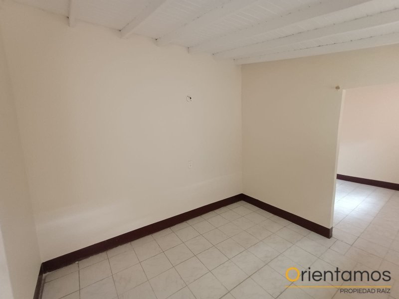 Casa-local disponible para el arriendo en Medellín el codigo es 21298 foto numero 14
