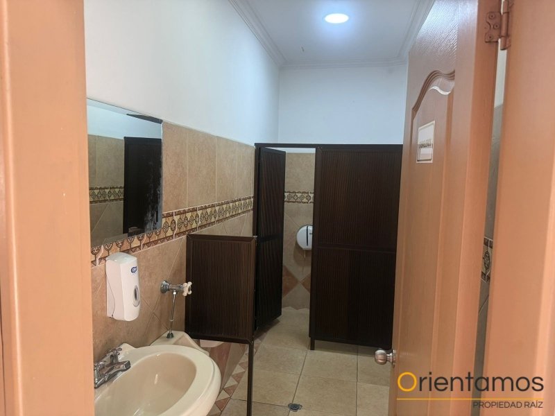 Casa-local disponible para el arriendo en Medellín el codigo es 21436 foto numero 16