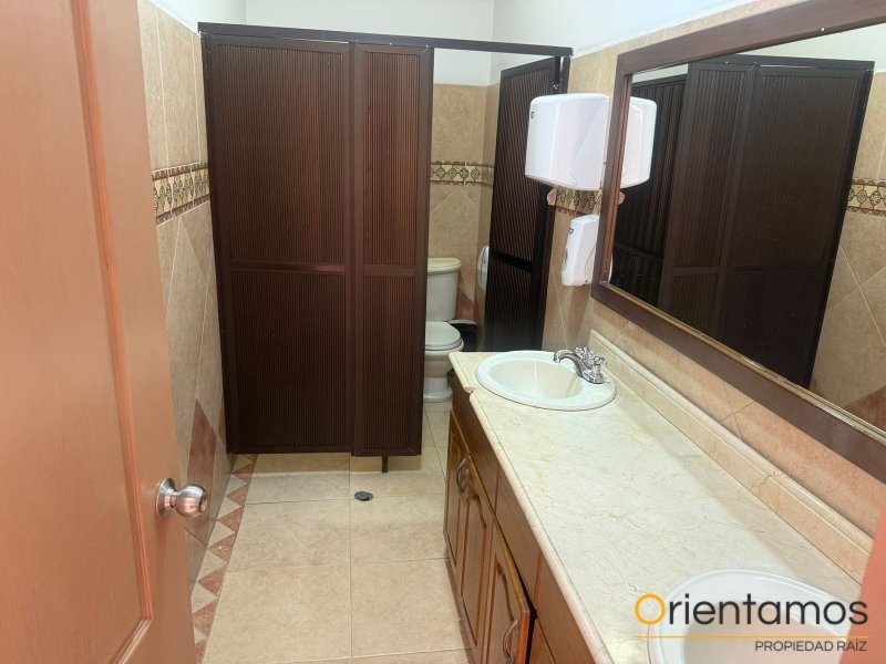 Casa-local disponible para el arriendo en Medellín el codigo es 21436 foto numero 14