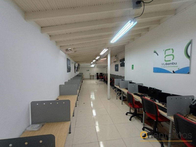 Casa-local disponible para el arriendo en Medellín el codigo es 21597 foto numero 3