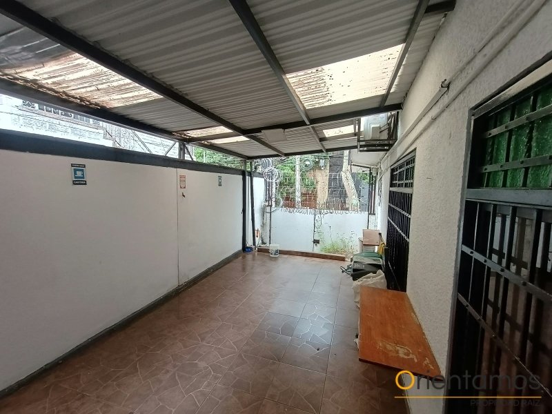 Casa-local disponible para el arriendo en Medellín el codigo es 21597 foto numero 24