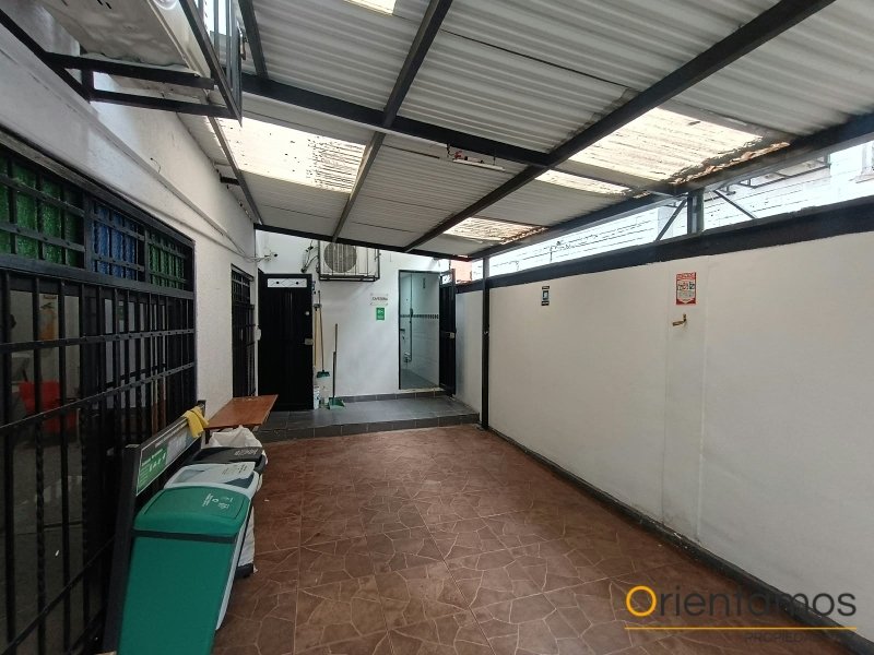 Casa-local disponible para el arriendo en Medellín el codigo es 21597 foto numero 25