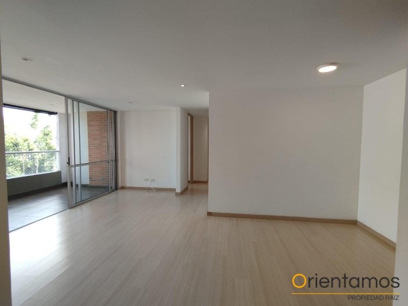 Apartamento disponible para el arriendo en Envigado el codigo es 21572 foto numero 3