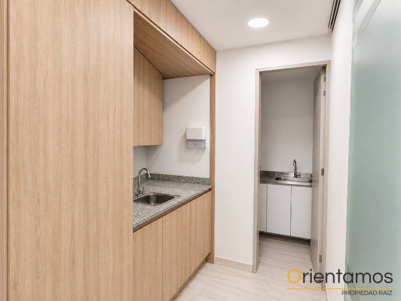 Oficina-Local disponible para el arriendo en Medellín el codigo es 21363 foto numero 13