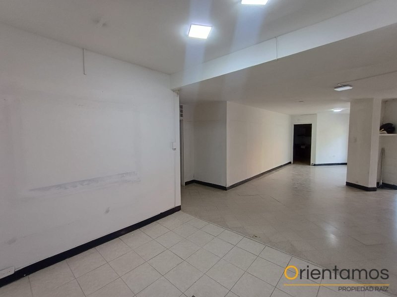 Casa-local disponible para el arriendo en Medellín el codigo es 21337 foto numero 4